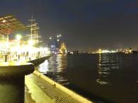 Abendbummel zurck: Malerische Hafenkulisse ...