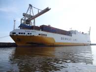 Vorbei an der "Grande Africa": Der Altauto-Transporter ...