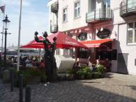 Drauen steht sonst der Shantychor ... ... 