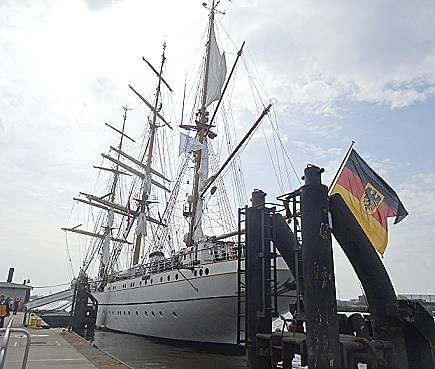 Die GORCH FOCK ist auch schon da ...