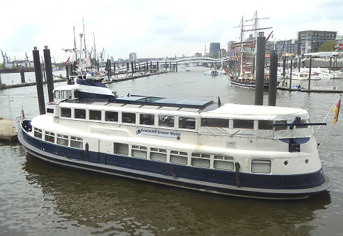 Doch nicht unser Boot: Sowas haben wir auch im Modellkeller ...