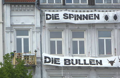 Wer genau spinnt hier tatschlich ..?