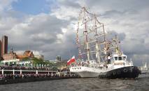 Die DAR MLODZIEZY wieder angelegt ...