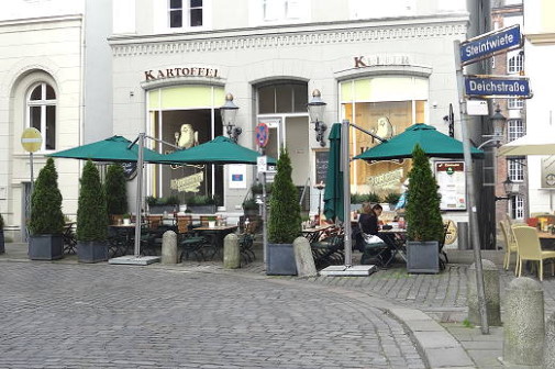 ... und wir verschwinden im `Kartoffel-Keller ...