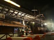 Auch unter der S-Bahn Strecke: Die Buden sind bereitet ...