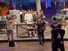 Laura erfährt von ihrem Chef täglich wie man kocht ... Laura erfährt von ihrem Chef täglich wie man kocht ...