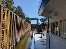 Schleusen-Navigation mit Rückspiegel ..? ;-) Schleusen-Navigation mit Rückspiegel ..? ;-)