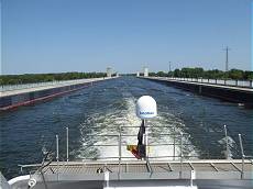 Wieder die Trogbrücke, doch diesmal fahren wir oben längs! Wieder die Trogbrücke, doch diesmal fahren wir oben längs!