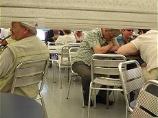 Das Deck wird abgesenkt Das Deck wird abgesenkt