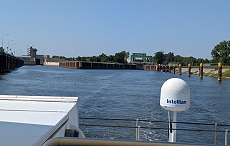 Alternative "Schleuse Rothensee" neben dem Ausgang des Hebewerks Alternative "Schleuse Rothensee" neben dem Ausgang des Hebewerks