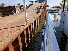 Einfahrt in die Niedrigwasserschleuse Einfahrt in die Niedrigwasserschleuse