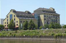 Denkfabrik im Wissenschaftshafen, ein Restaurant ist nicht weit .. Denkfabrik im Wissenschaftshafen, ein Restaurant ist nicht weit ...