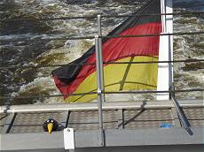 Zeitgemäß: Deutschlandflagge mit Blindem Passagier ... Zeitgemäß: Deutschlandflagge mit Blindem Passagier ...