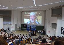 Zuschaltung von Captain Paul Watson ...