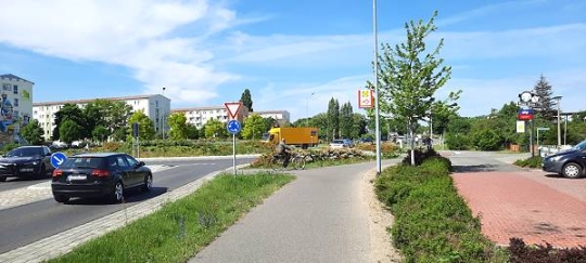 Es geht los auf gewöhnlicher Landstraße ... Es geht los auf gewöhnlicher Landstraße ...