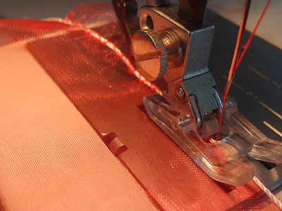 Leine mit Zickzack festnhen ...