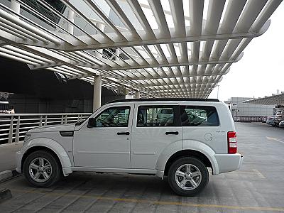 Am Start: Irren durch Dubai mit dem Ford Nitro ...