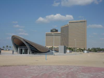 Bahnhfe im modernen und traditionellen Stil...