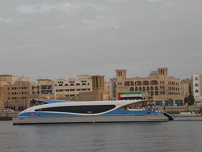 Schneller Nahverkehr: Wasserbus und Wassertaxi ...