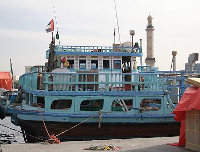 Langsamer Warenverkehr: Die Dhaus mit ihrer Ladung ...
