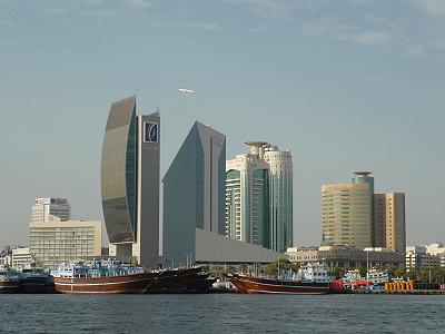 Auf dem Creek: Alte Dhaus und moderne Glaspalste ...