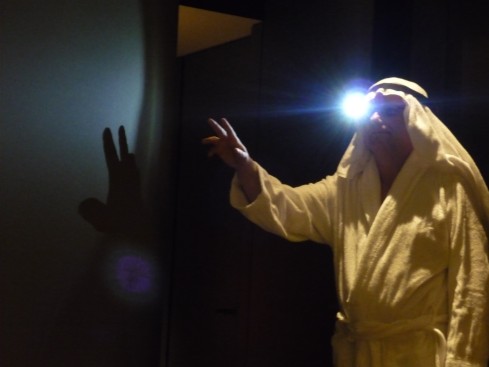 Bademantel, Badetuch und MiniMag: Fertig ist der Scheich!