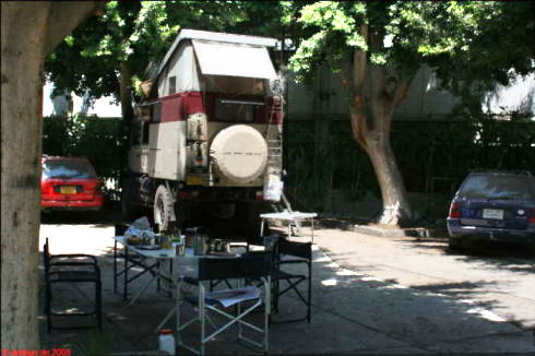 Zwischen-Asyl auf dem Schulparkplatz ...