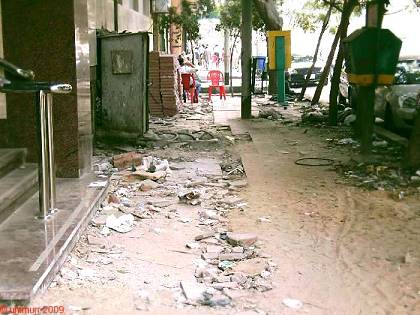 ... und Ansammlung von Bauschutt ...