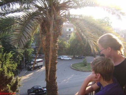 Besuch: Blick vom 4. Stock in Maadi ...