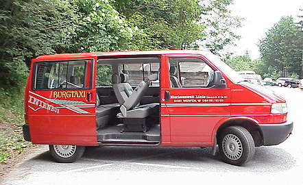 Werfen zum Wegwerfen: Hier schaut der Busfahrer  weg ... 