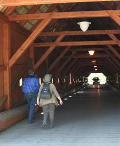 #1: Zu Fuß durch die rekonstruierte Holzbrücke ...