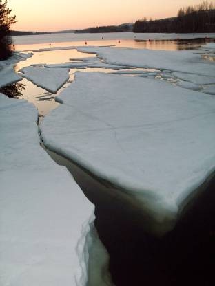 #1: Am Kraftwerk Bjufors, Fluss Umelven, 2 km entfernt ...