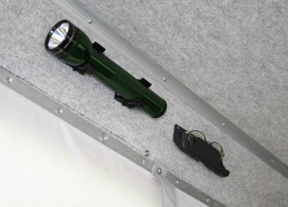 ... innen Utensilien und der Thermoschutz ...