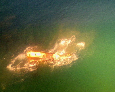 Das Wrack der American Star in Flammen ..??