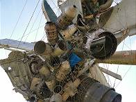 Nahaufnahme (43) Nancy Rubins: Airplane Parts & Hills (2003)