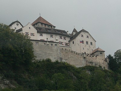 Hier thront der Frst, hoch ber Vaduz ...