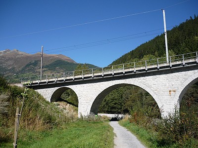 Eisenbahnbrücke über die Rhône ...