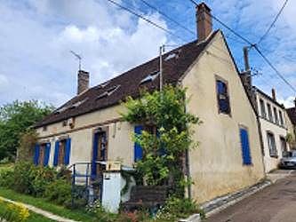 Sitzbank neben dem Briefkasten: Wann kommt hier die Post? Sitzbank neben dem Briefkasten: Wann kommt hier die Post?