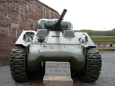Vor dem Museum: Der Sherman Tank