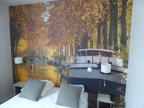 Hotelzimmer mit passendem Motiv