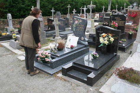 ... und jede Menge Schicksale auf dem Dorffriedhof ...