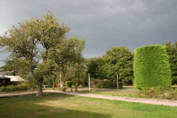 Camping Pindire: Genistet an der Ruhe seiner Grnschachtel ...