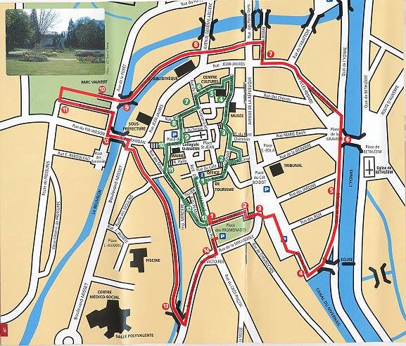 Mittelalterlich: Innenstadt von Clamecy ...