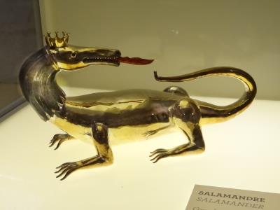 ... nicht verwechseln! Salamander und Hermelin ... ... nicht verwechseln! Salamander und Hermelin ...