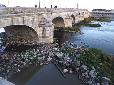 Die steinerne Loirebrücke ...