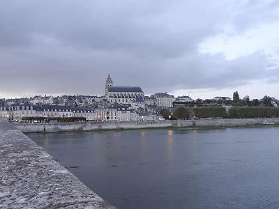 Ufer der Loire in Blois ... Ufer der Loire in Blois ...