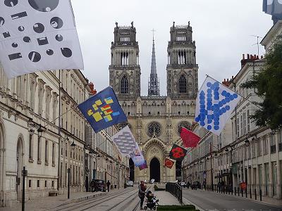 Durch die Rue Jeanne d'Arc zur Kathedrale ...