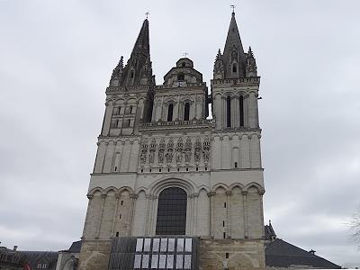 Kathedrale Saint Maurice und Place du Ralliement