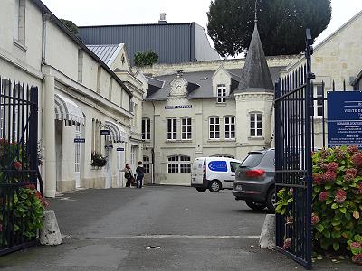 Bei Bouvet Ladubay mit all seinen Auszeichnungen ...