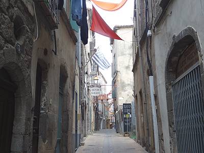 Agde, verlassene Gassen, nette Fassaden ... Agde, verlassene Gassen, nette Fassaden ...